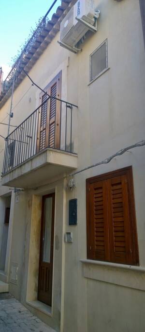 Ingresso da Via Tasca