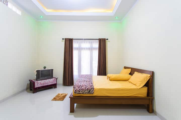 Interior / Main Bedroom