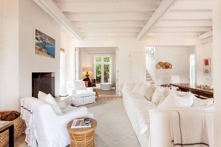 Cape Cod on Beach Road gallery image 3