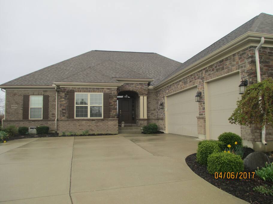 Large driveway for parking