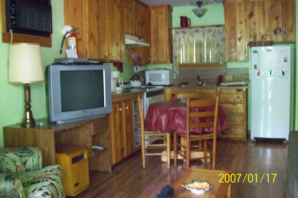 Date not right Kitchen Dining