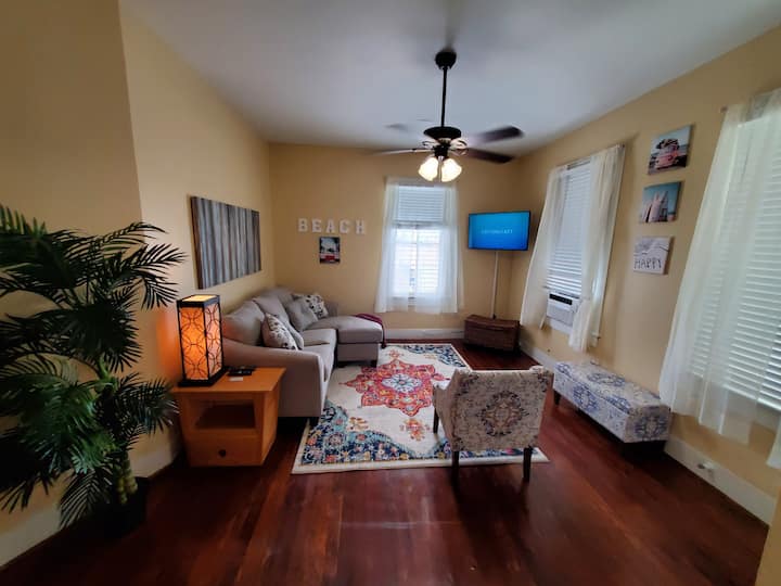 Entire 2nd Story Unit, Sleeps 4,walk To Beach/pier - Galveston, TX