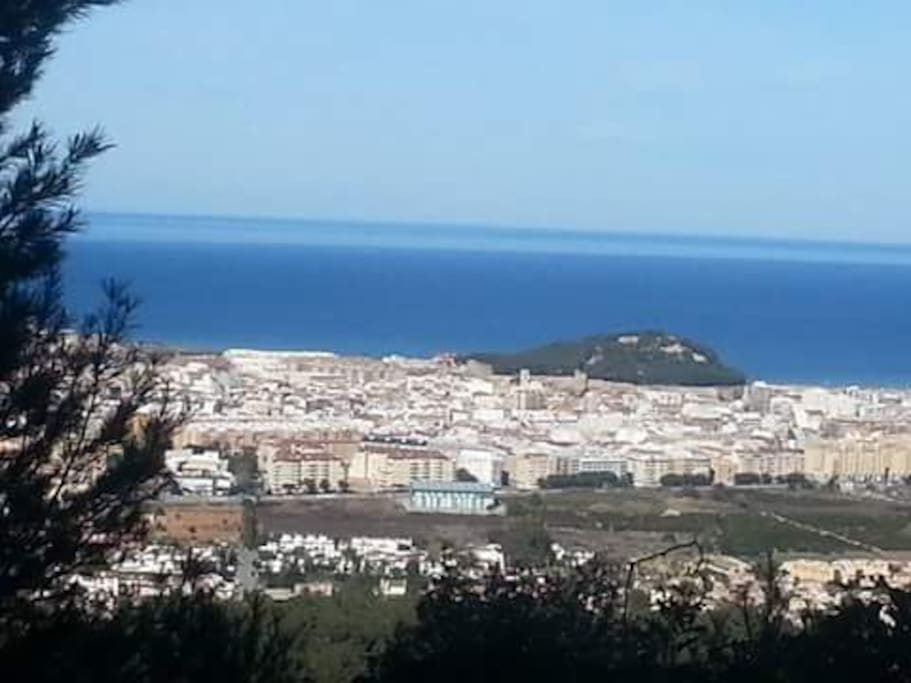 Generic view of Denia and the castle.