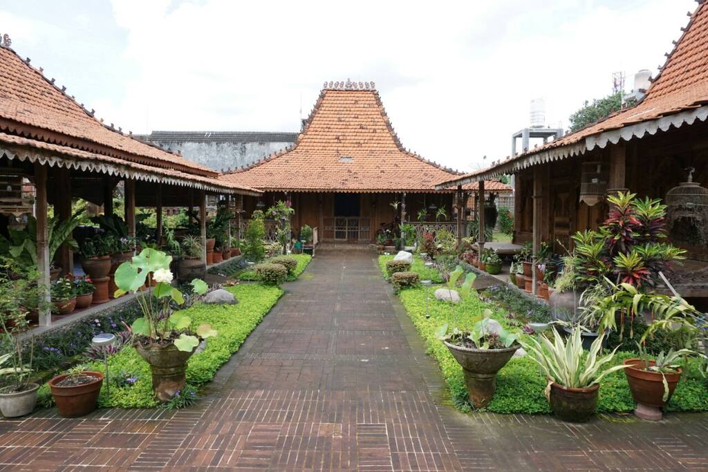 Joglo House Syariah Nologaten Jogja Guesthouses for Joglo House Syariah Nologaten Jogja Guesthouses for