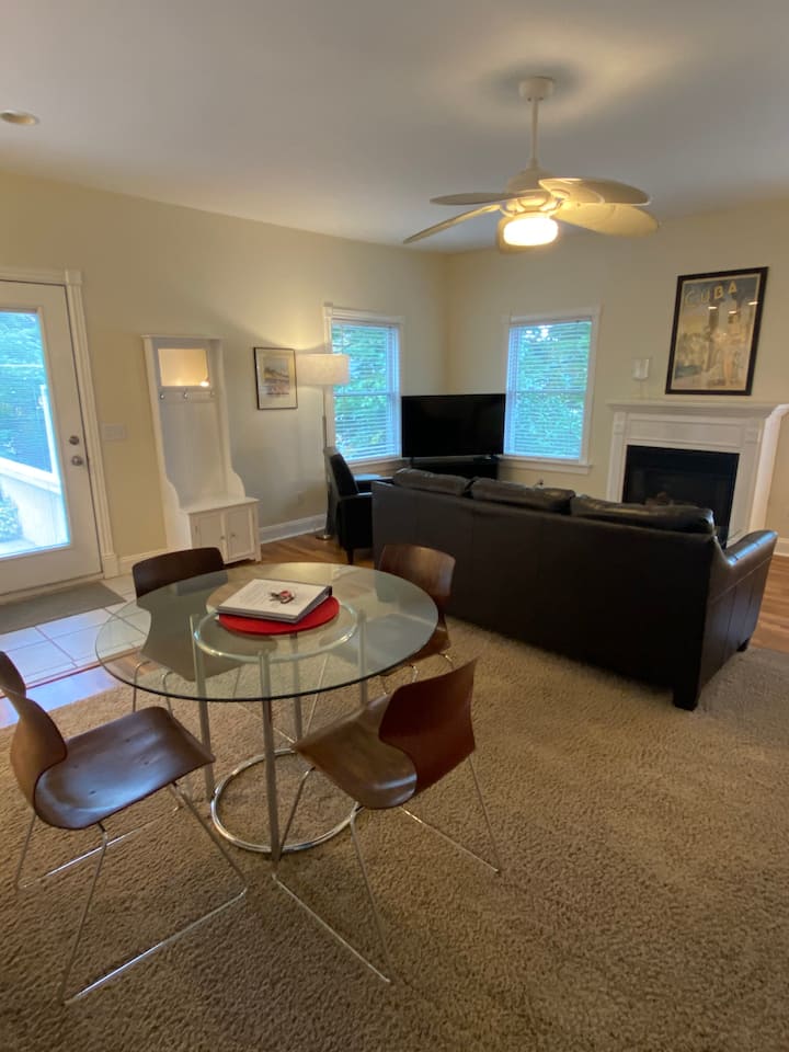 Franklin House-upper Back Condo - Grand Haven, MI