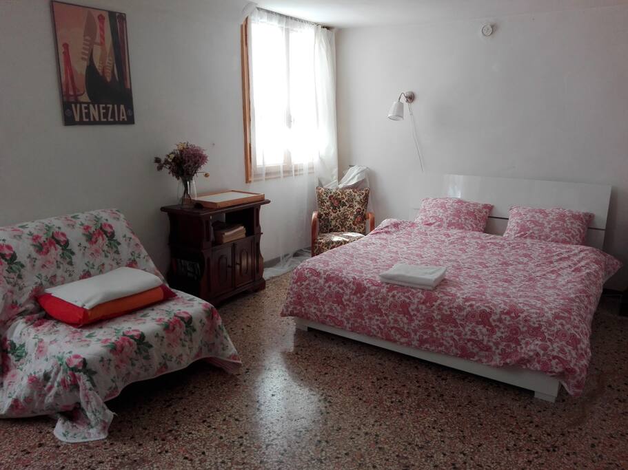 Bedroom B&R