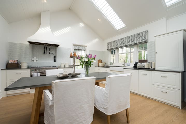 Luxury Retreat Mornington Peninsula gallery image 3