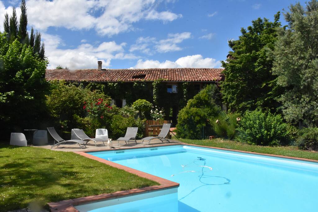 PISCINE CLOTUREE