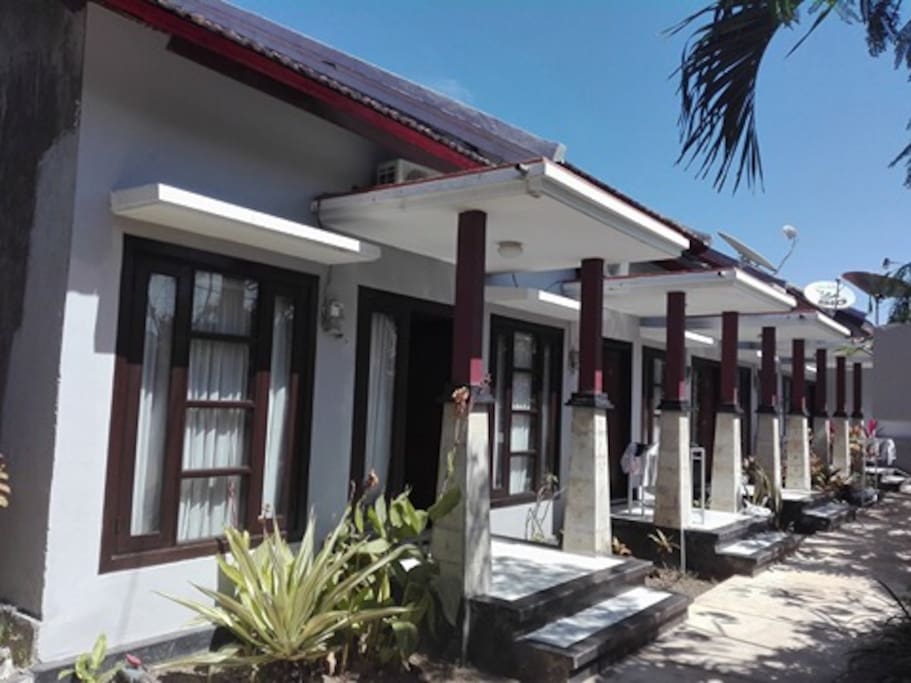 The Guesthouse have several one/single bedroom. Near Semawang beach and Mertasari beach. Walking distance to some famous resto and bar in Sanur area like Bamboo bar, Bali Bakery, etc