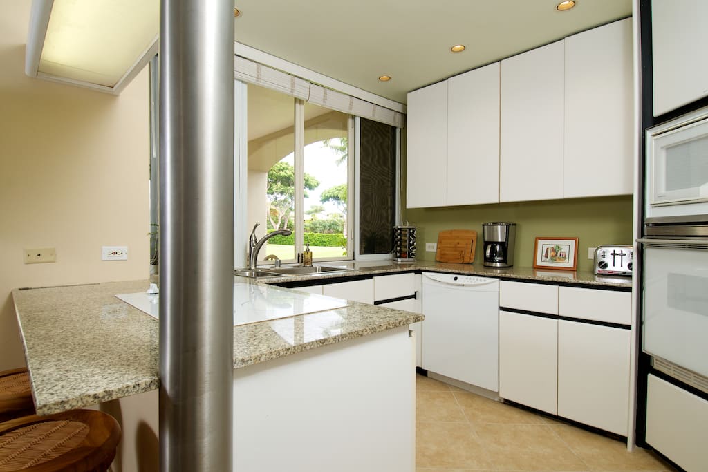 Kitchen has a pass-through to the lanai.