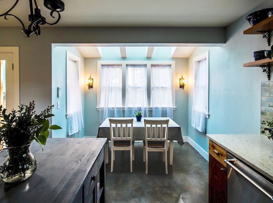 Sun room dining area