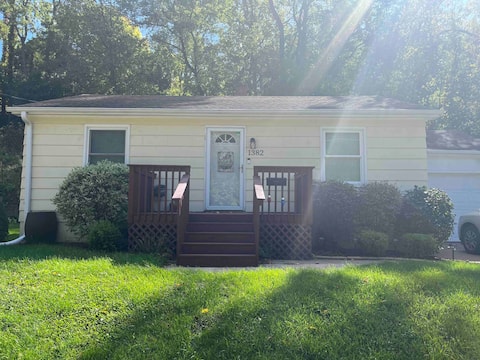 Welcoming 2 bedroom house in the heart of Dubuque