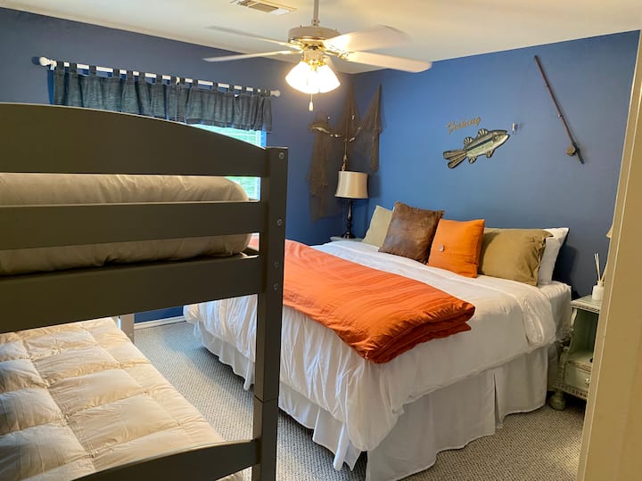 Bedroom 2, King and Bunks