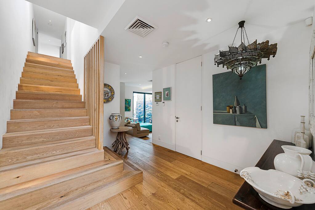 Front entrance to staircase to 2nd level