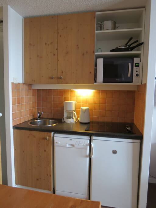 COIN REPAS AVEC PLAQUE VITRO LAVE VAISSELLE