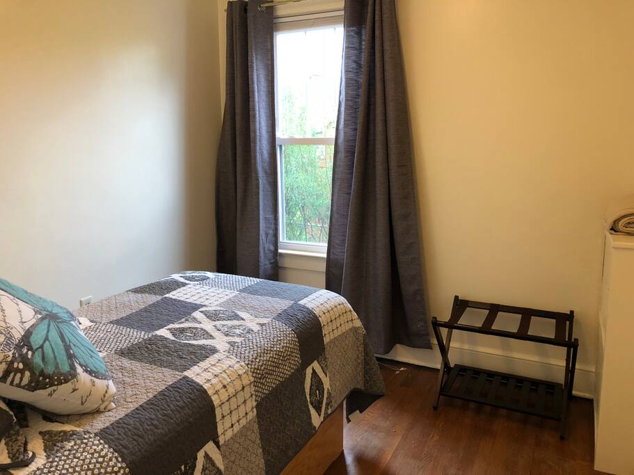Twin bedroom downstairs