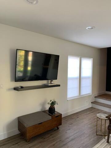 Cozy PNW 2 bedroom unit gallery image 3