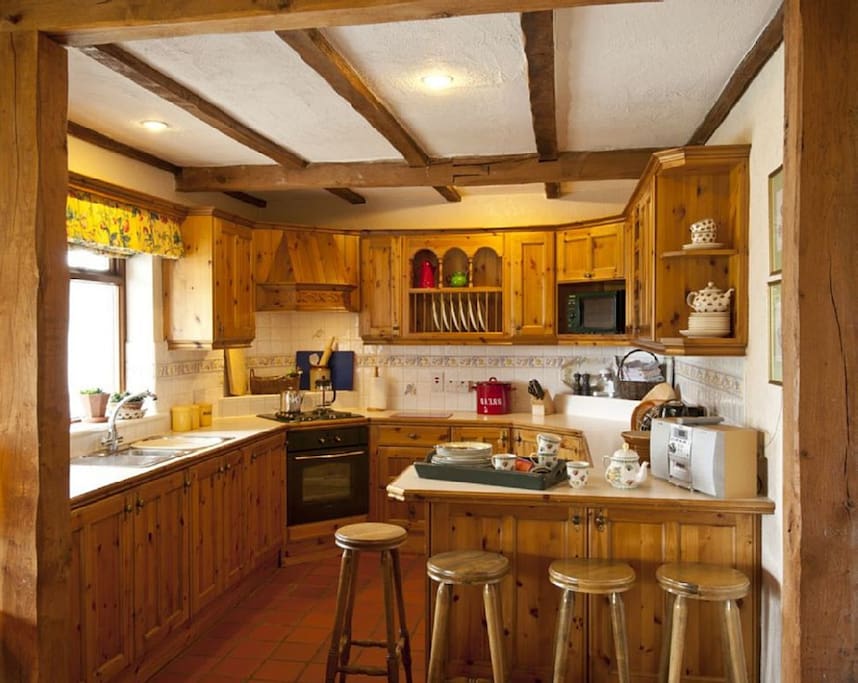 Fully fitted kitchen