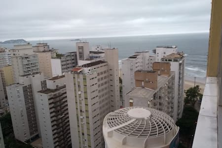 Flat no Guarujá, 1 quadra da praia e shopping