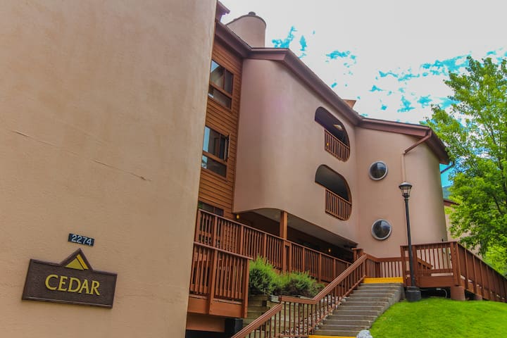 'Streamside at Vail - Cedar Condo