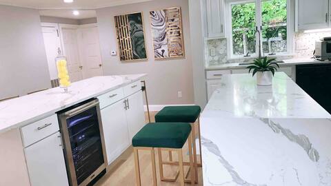 Single family home near Tufts,DT Boston,w/ parking