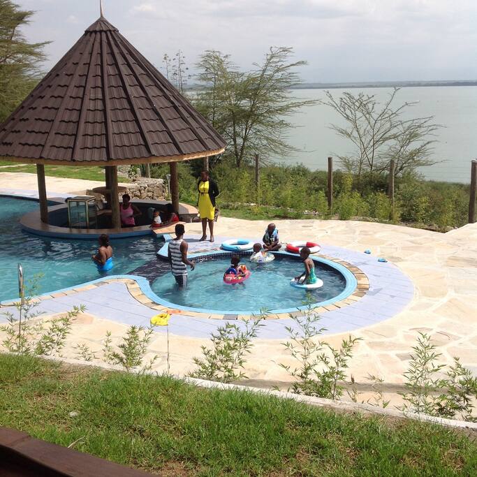Great swimming pool by the lake shoreline