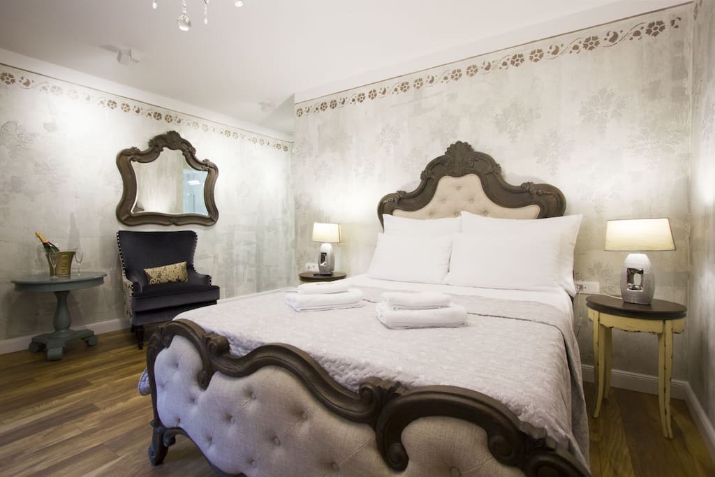 Luxury King Suite