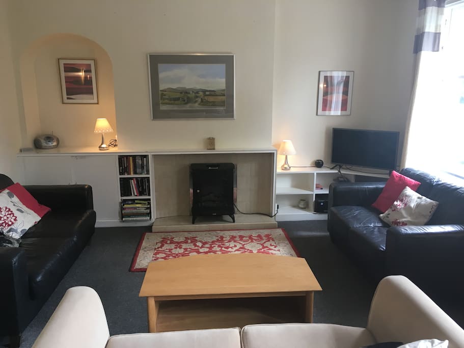 Lounge - plenty of seating