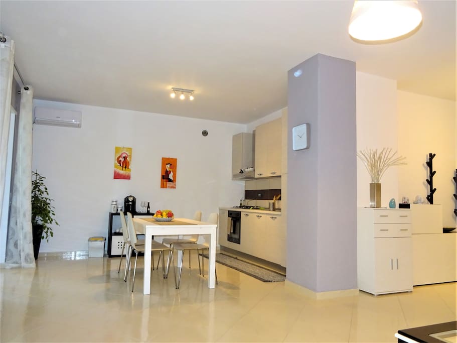 Kitchen-lounge
