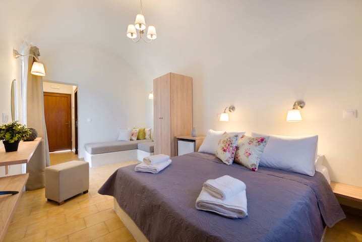 Alexander's Great View : Mykonos Room-21m²