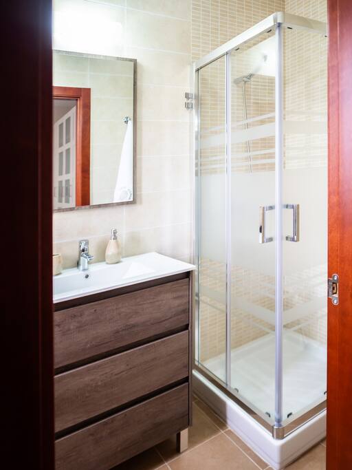 Ronda Home: Habitación Privada con baño privado + WIFI