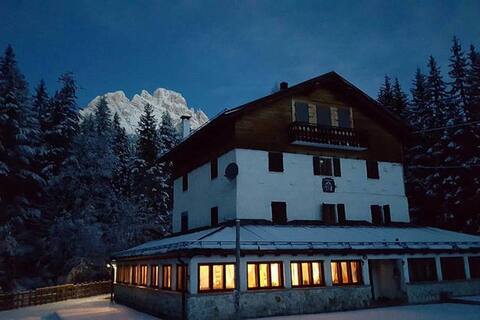 cortina chalet-refuge for family/friend groups