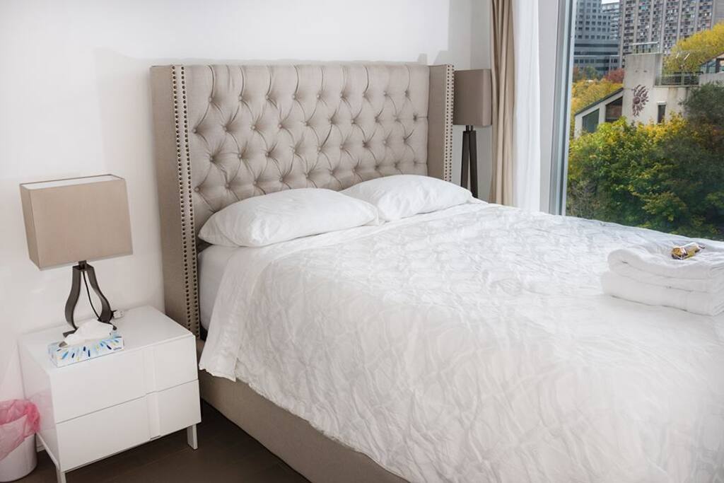 Queen size bed