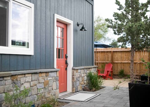 Modern lofted guest house