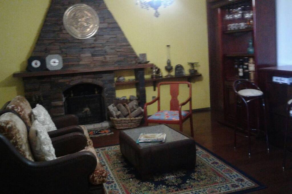 sala com lareira
