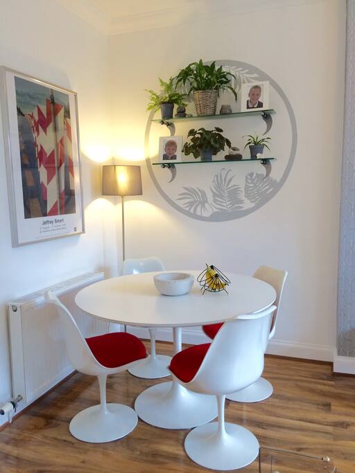 Perfect dining or home-working spot!