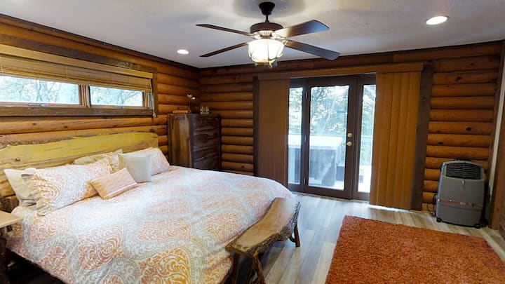 Master Bedroom with King size bed and 42" TV