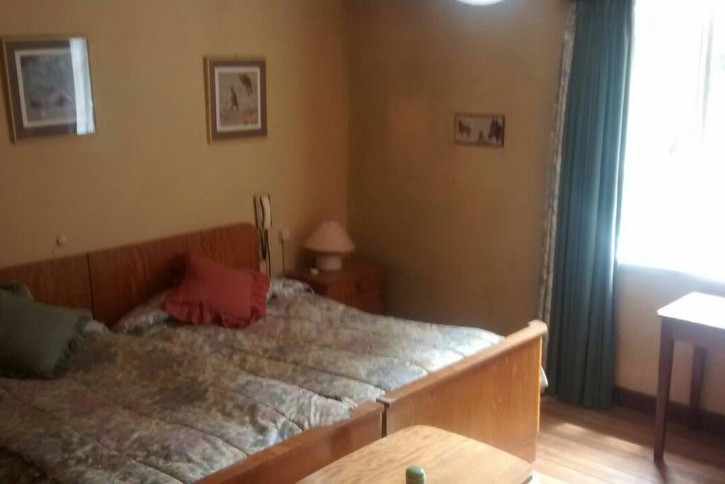 Habitación 1 (2/3)