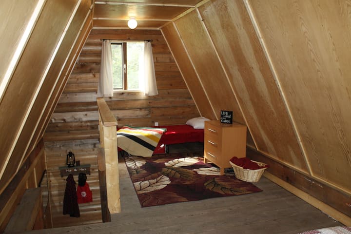 Optional single bed located upstairs