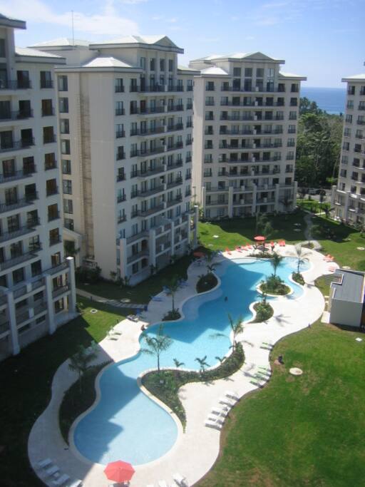 Great swimming pool for all ages