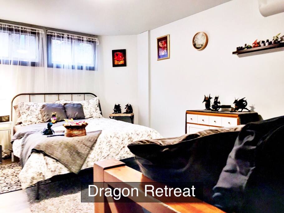 Dragon Retreat downstairs room w/queen bed