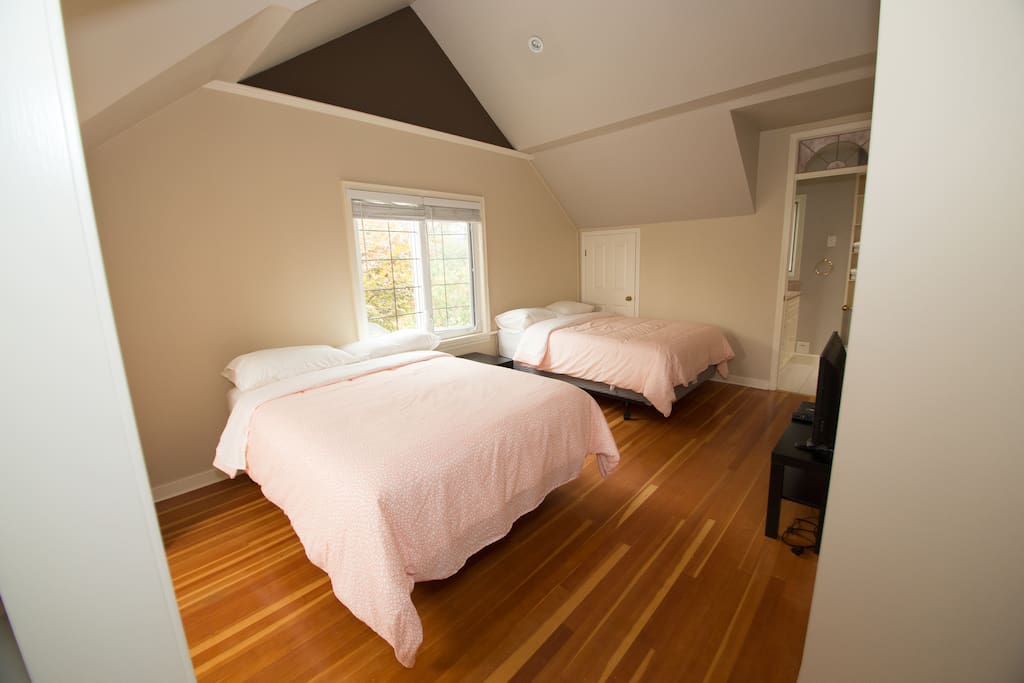 Sleeps 4 comfortably. High end quality mattresses for an incredible sleep.