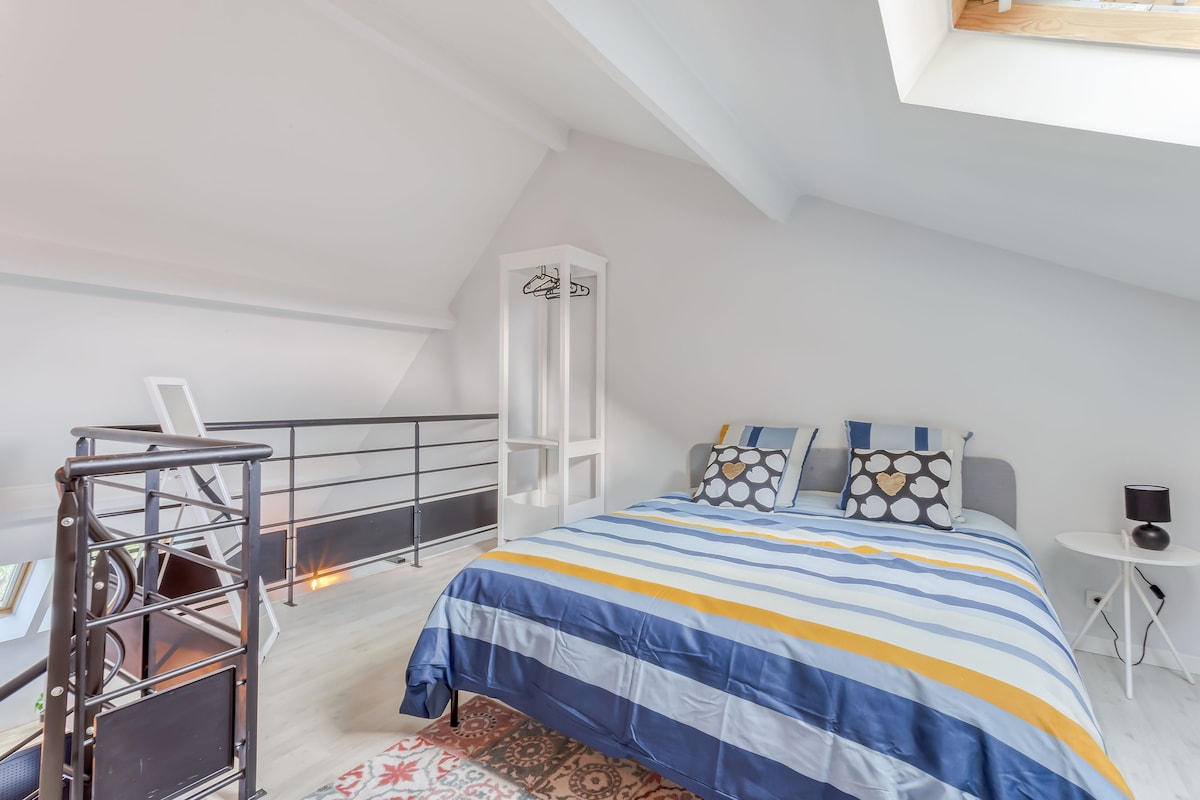 Საძინებელი + პატარა საგარდერობო ოთახი