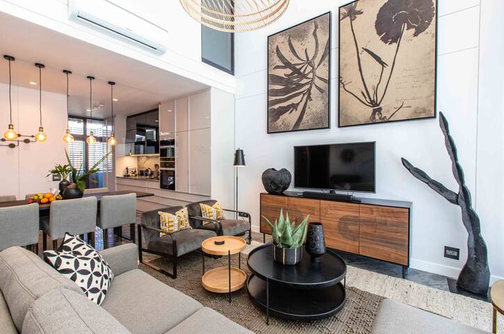 Upmarket Duplex Unit in the Heart of Sea Point (1) gallery image 4