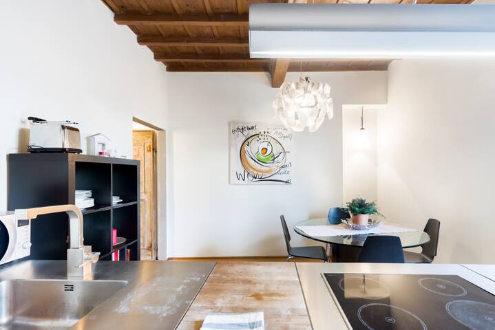 Ponte Vecchio Flat Overlooking Piazza Della Passera gallery image 2