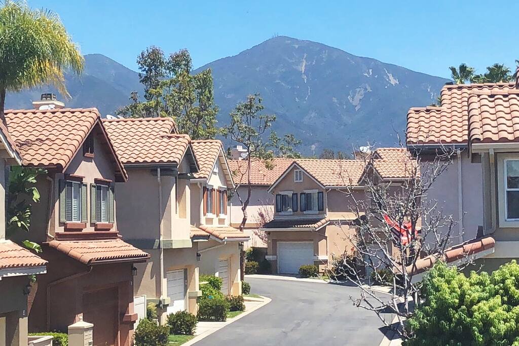 The neighborhood. Beautiful views of the Saddleback Mountains.