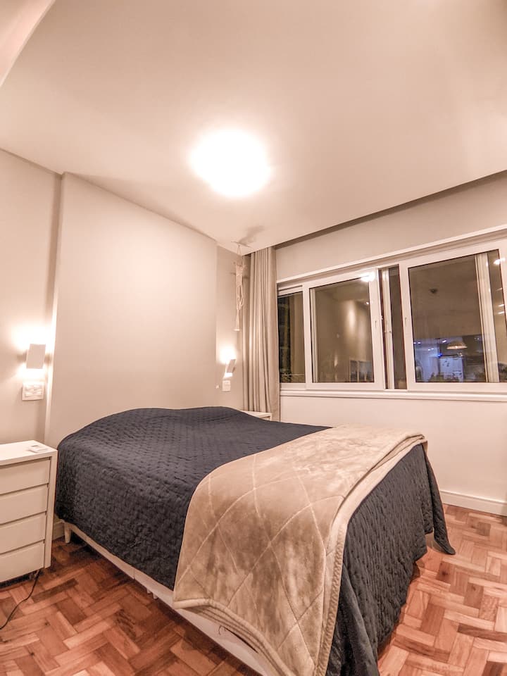 Kitanda cha ukubwa wa malkia chenye starehe 