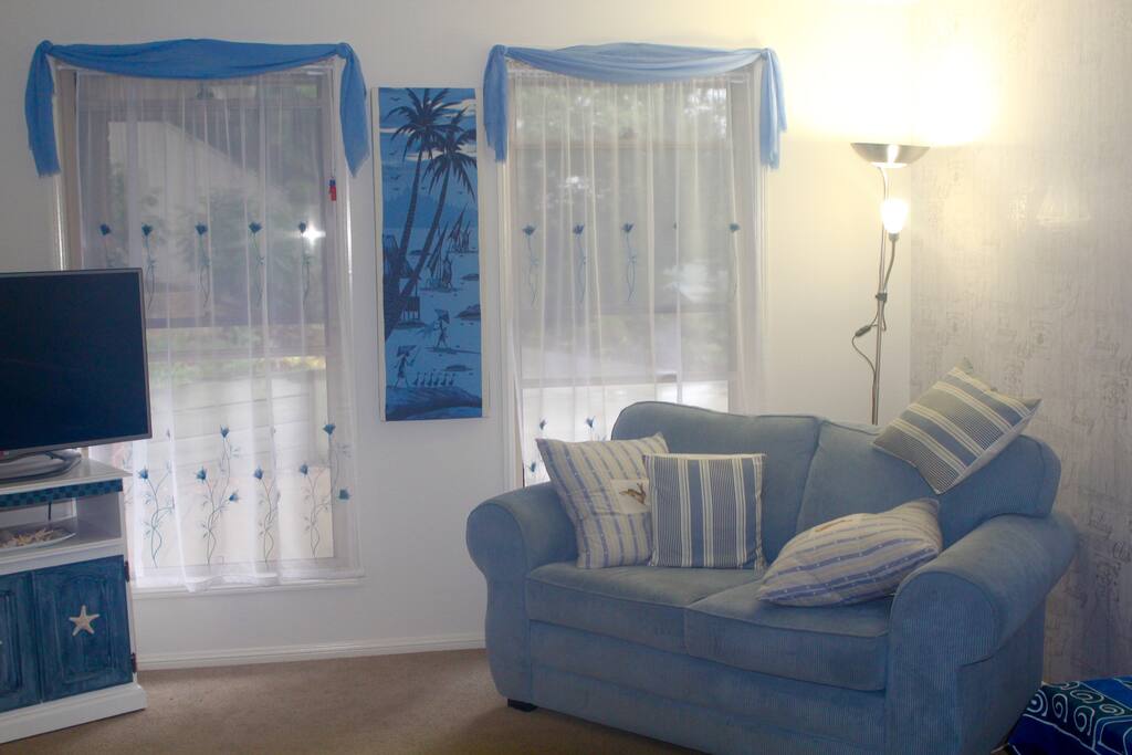Lounge area - TV