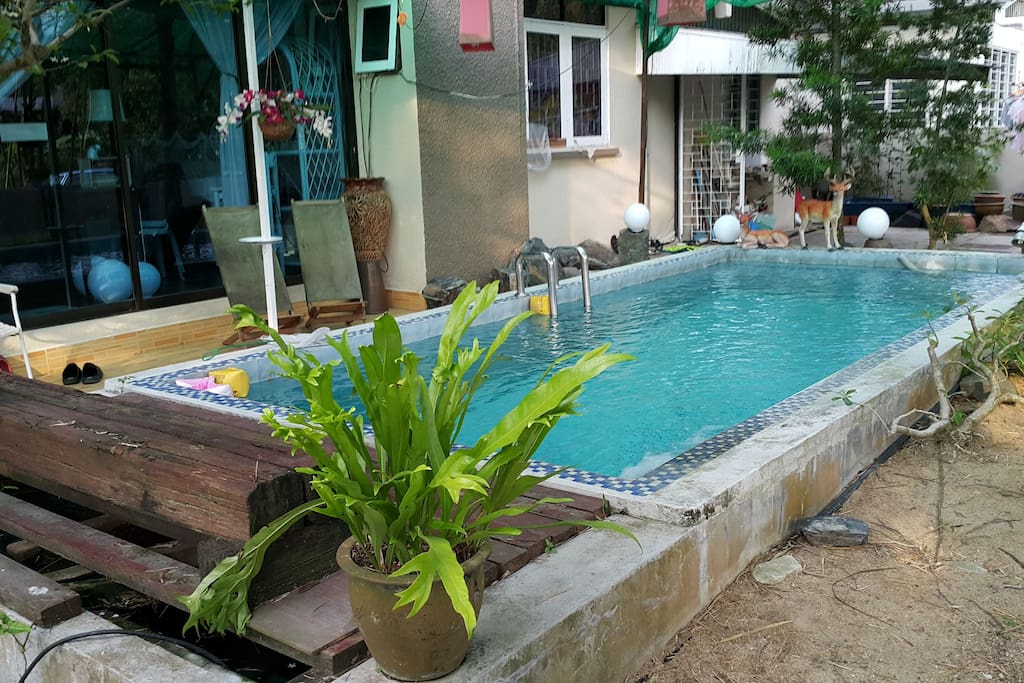 Out door pool 5 feet.