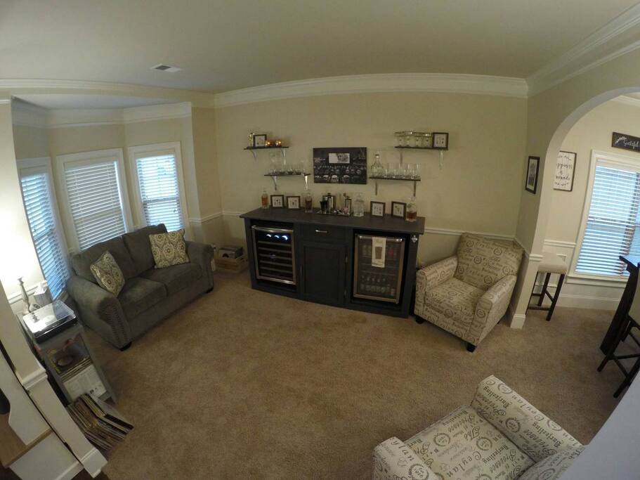 Front Sitting Room w/ Bar